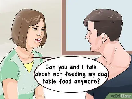 Получите родственника, чтобы прекратить кормить собаку столовый корм Шаг 6