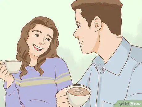 Будьте более общительными со своим парнем Шаг 4