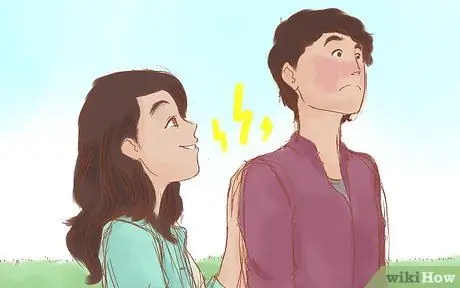 Скажите парню, что он вам нравится, если вы ему тоже нравитесь Шаг 3