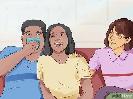 Скажите кому-нибудь, что у него неприятный запах изо рта Шаг 5