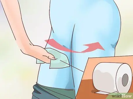 Справиться, если вы писаете, смеясь на публике, шаг 2