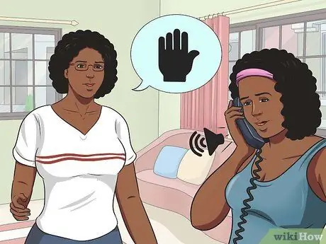 Заставьте кого-нибудь перестать громко разговаривать по телефону Шаг 2