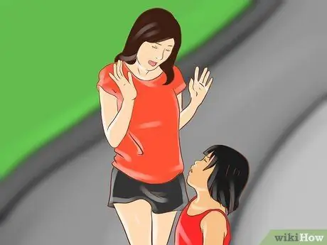 Практикуйте этикет на тротуаре, шаг 6