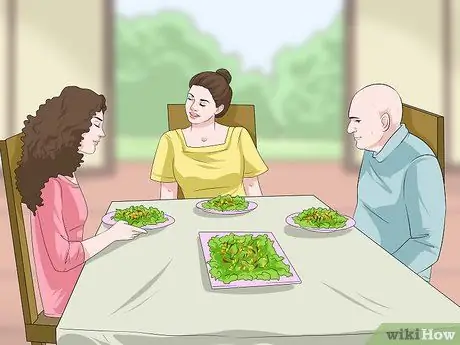 Справиться с социальным давлением еды, шаг 7