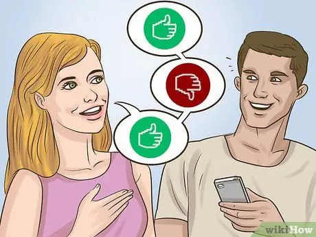 Как реагировать, когда собеседник все время сидит на телефоне Шаг 3