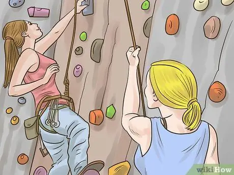 Реагируйте, когда собеседник все время сидит на телефоне Шаг 5