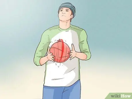 Выполнить свободный бросок баскетбольного мяча, шаг 12