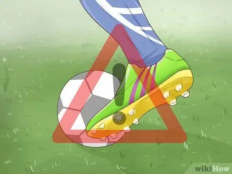 Стрелять в угол в футболе, шаг 5