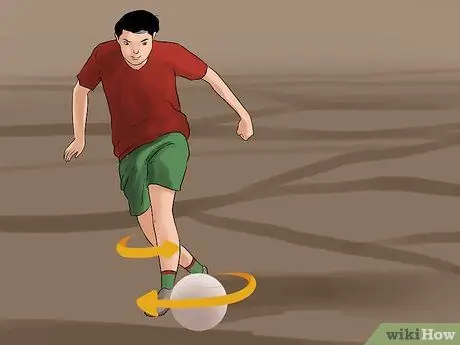 Ведите мяч как Криштиану Роналду, шаг 4