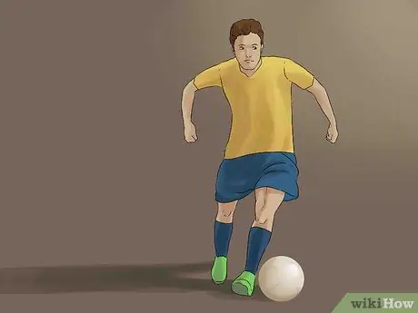 Ведите мяч как Криштиану Роналду, шаг 5