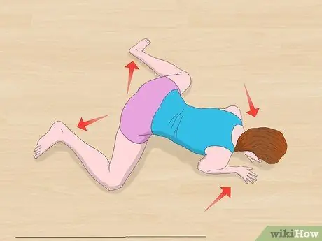 Выполните степ-шпагат, шаг 12