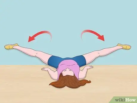 Сделайте степ-шпагат, шаг 3