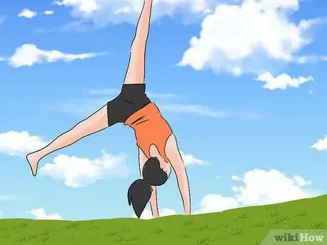 Станьте гимнасткой-самоучкой Шаг 10