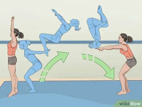 Сделайте пролет в гимнастике, шаг 2