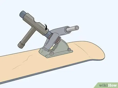 Ставьте грузовики на скейтборд Шаг 5