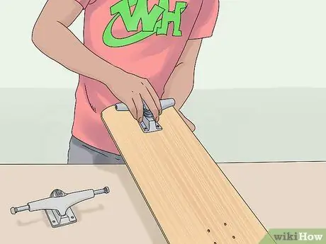 Вырезать на скейтборде Шаг 2