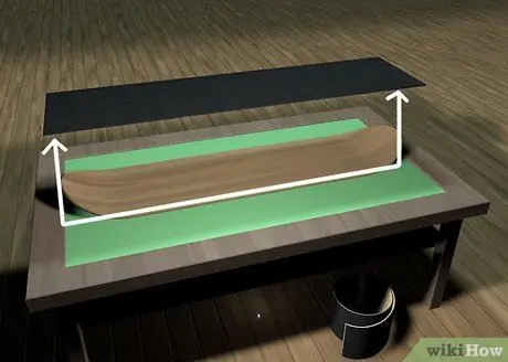 Наклейте клейкую ленту на скейтборд Шаг 6