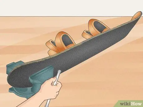 Очистите ржавые края сноуборда, шаг 1