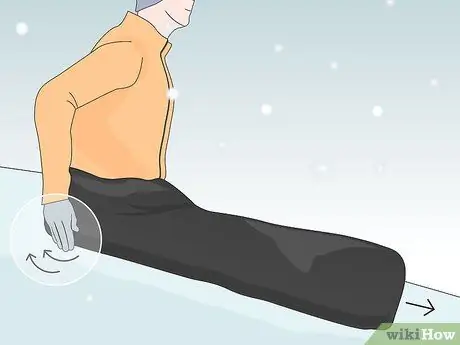 Катайтесь на санях с мешком для мусора Шаг 7