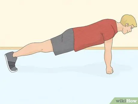 Выполняйте отжимания на костяшках пальцев, шаг 4