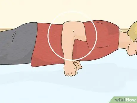 Выполняйте отжимания на костяшках пальцев, шаг 6