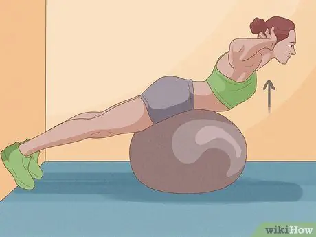 Делайте гиперэкстензию дома Шаг 11