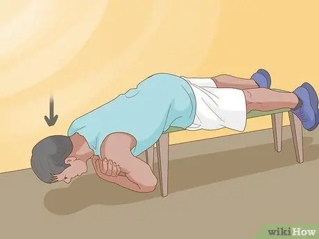 Сделайте гиперэкстензию дома Шаг 3