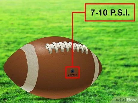 Надуть футбольный мяч Шаг 1
