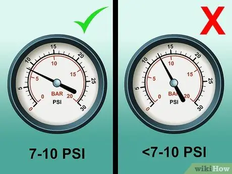 Надуть футбольный мяч Шаг 8