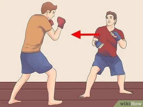 Выполните тейкдаун двумя ногами, шаг 2