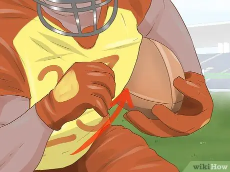 Играйте тайтово в футбольной команде Шаг 6