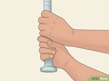 Захватите биту для софтбола Шаг 1