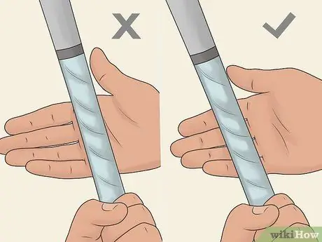 Захватите биту для софтбола Шаг 3