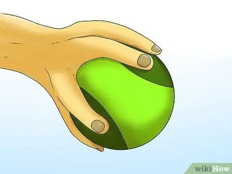 Играть в Outfield в софтбол, шаг 1