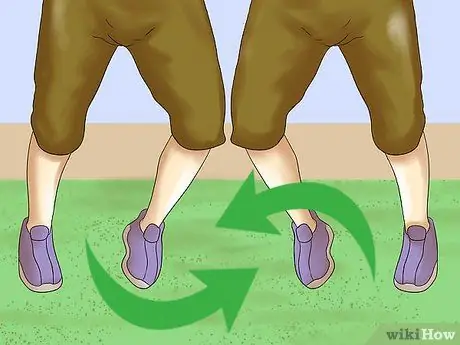 Играть в Outfield в софтбол Шаг 7