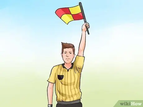 Понимание сигналов помощника судьи по футболу Шаг 7