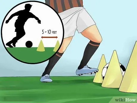 Чувствуйте себя уверенно и не бойтесь обойти защитника в футболе Шаг 10