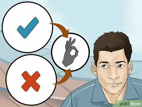 Чувствуйте себя уверенно и не бойтесь обойти защитника в футболе Шаг 2