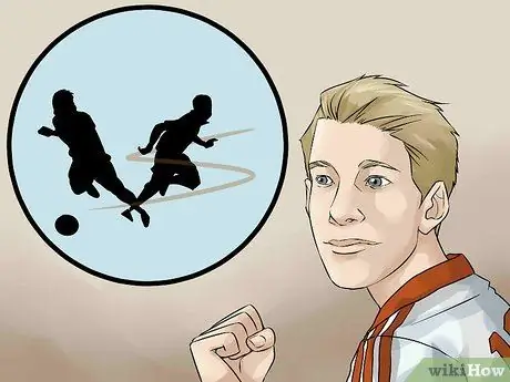 Чувствуйте себя уверенно и не бойтесь обойти защитника в футболе Шаг 4