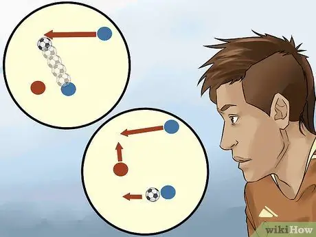 Чувствуйте себя уверенно и не бойтесь обойти защитника в футболе Шаг 5