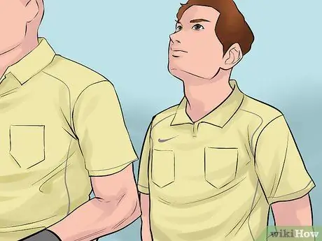 Подайте сигнал и позиционируйте себя в качестве помощника судьи в футболе Шаг 1