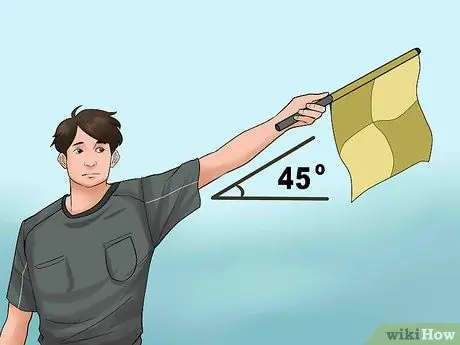 Подайте сигнал и позиционируйте себя в качестве помощника судьи в футболе Шаг 10