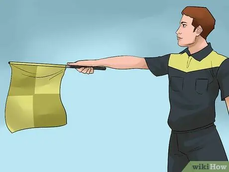 Подайте сигнал и позиционируйте себя в качестве помощника судьи в футболе Шаг 11