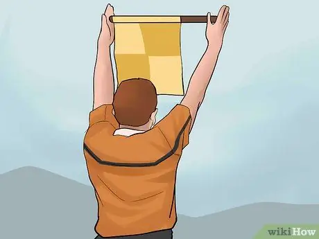 Подайте сигнал и позиционируйте себя в качестве помощника судьи в футболе Шаг 17