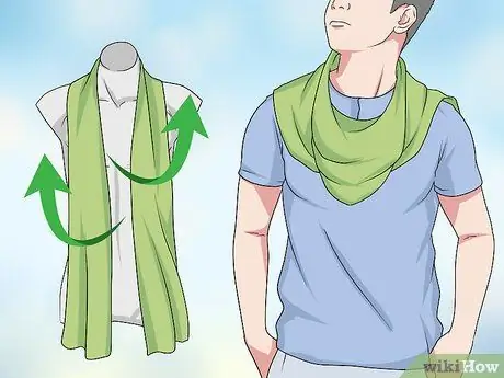 Наденьте футбольный шарф. Шаг 1