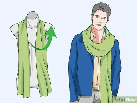 Наденьте футбольный шарф. Шаг 2