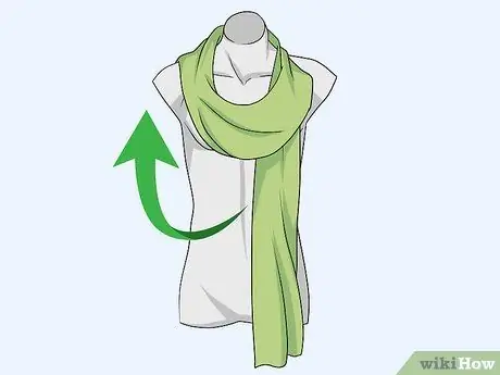 Наденьте футбольный шарф. Шаг 3