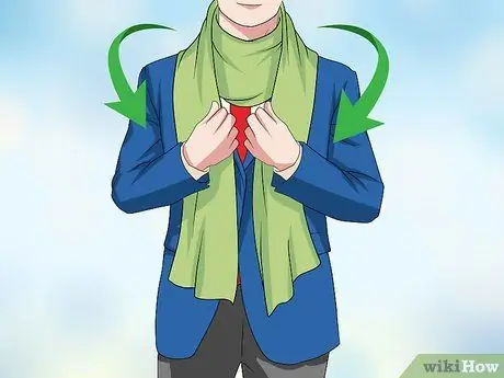 Наденьте футбольный шарф. Шаг 4