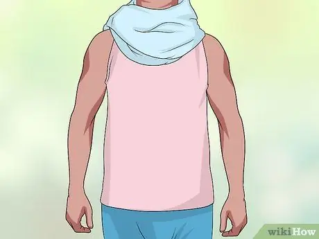 Наденьте футбольный шарф. Шаг 8