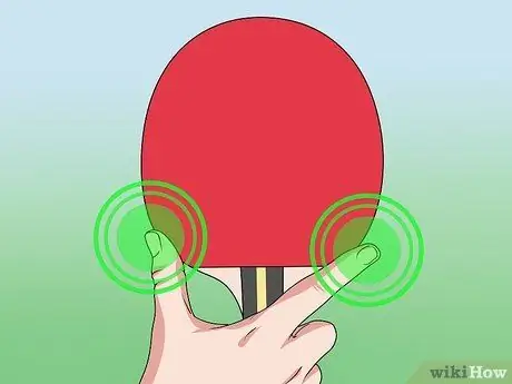 Держите ракетку для пинг-понга Шаг 8